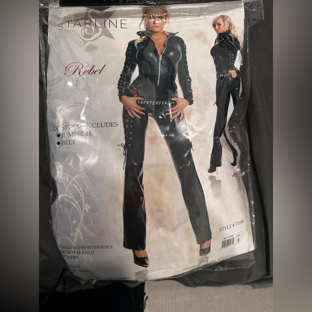 Black Halloween costume